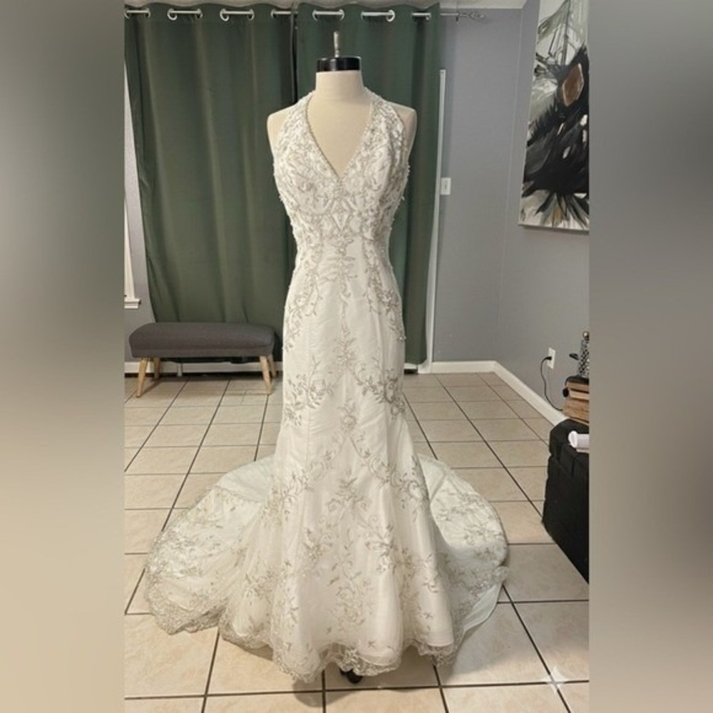 Wedding Gown White Size 2P Mermaid Beaded Halter